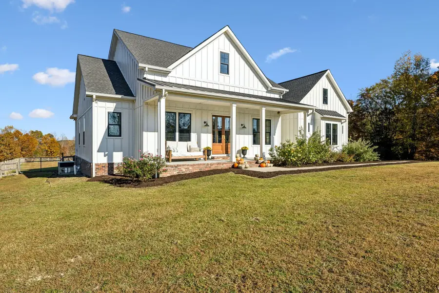 890 Hackberry Ln, Nunnelly, TN 37137 - #3