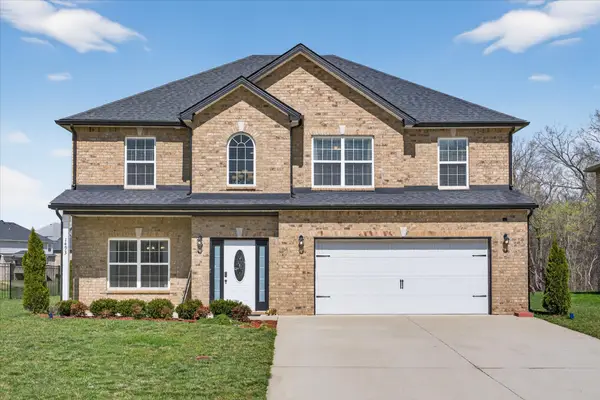1493 English Oak Dr, Clarksville, TN 37043