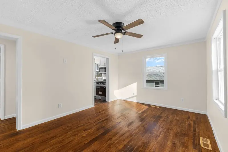 214 Peers St, McMinnville, TN 37110 - #3