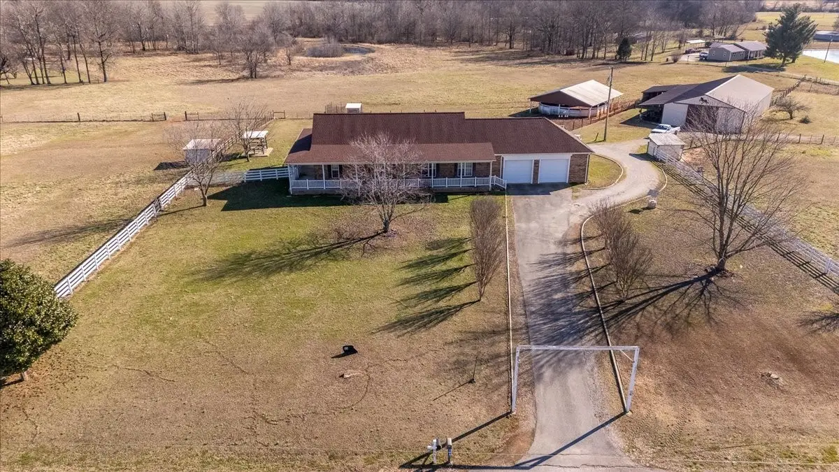158 Big Springs Rd, Lawrenceburg, TN 38464 - #1