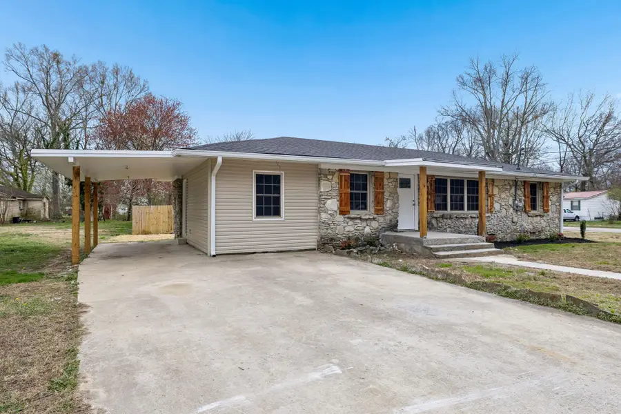 303 Lucas St, Huntland, TN 37345 - #2