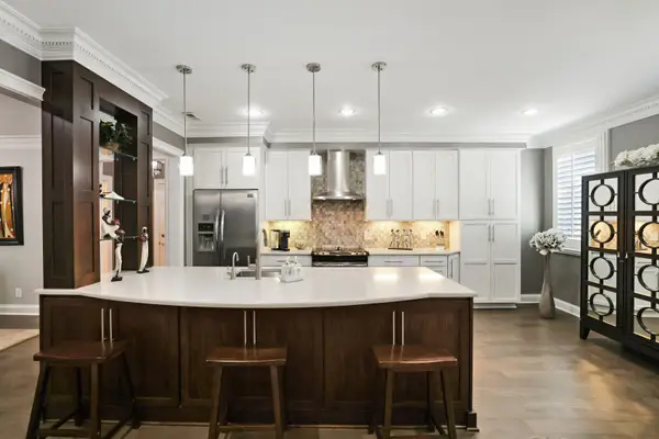 3733 West End Ave #206, Nashville, TN 37205