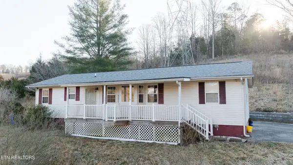 120 Huckleberry Ln, Rocky Top, TN 37769