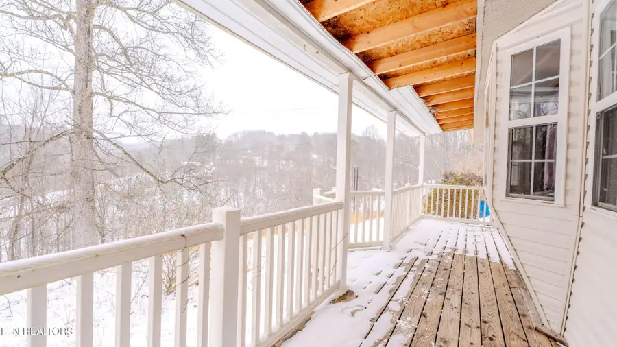 120 Huckleberry Ln, Rocky Top, TN 37769 - #3