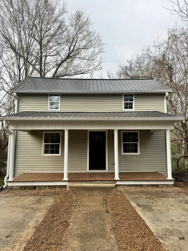 402 W Railroad St, Dickson, TN 37055