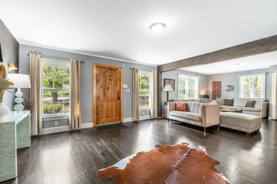 2104 Cliff Dr, Nashville, TN 37218 - #2