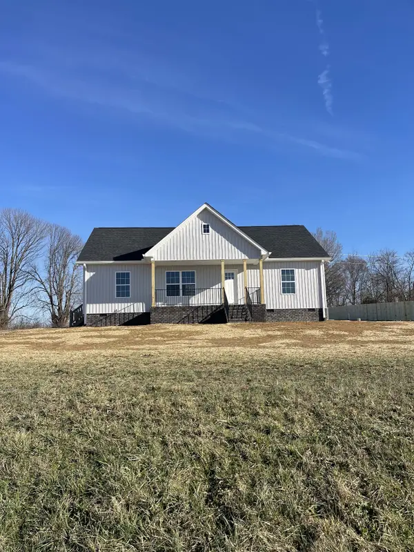 586 Pleasant Hill Rd, Lafayette, TN 37083