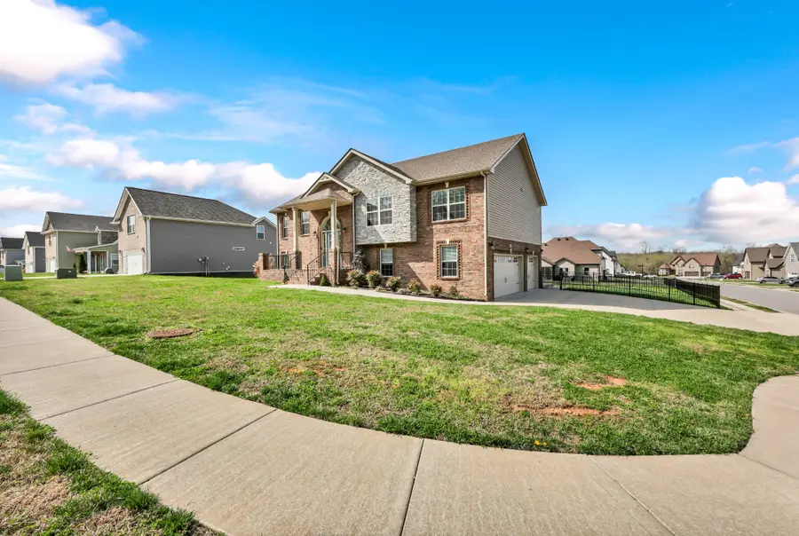 524 Cresthaven Ln, Clarksville, TN 37043 - #2