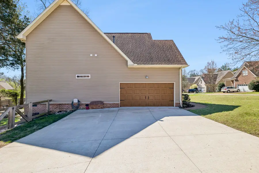 813 Royal Oaks Dr, Mount Juliet, TN 37122 - #3