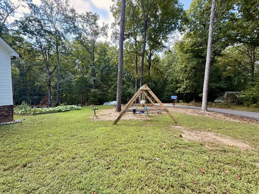1021 Woodmont Dr, Dickson, TN 37055 - #2