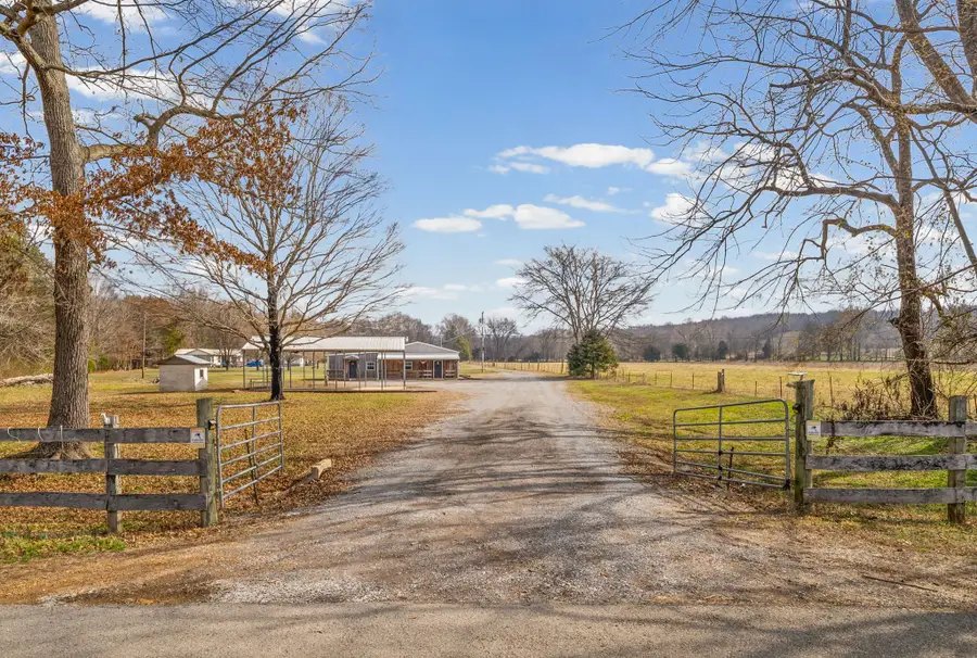 1095 White Oak Rd, Stewart, TN 37175 - #3