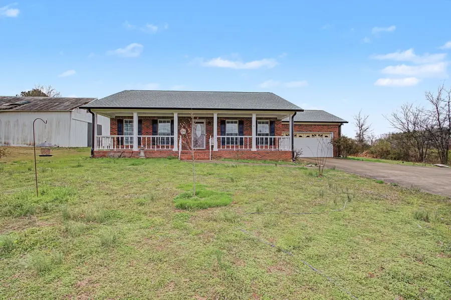 528 W Point Rd, Lawrenceburg, TN 38464 - #2