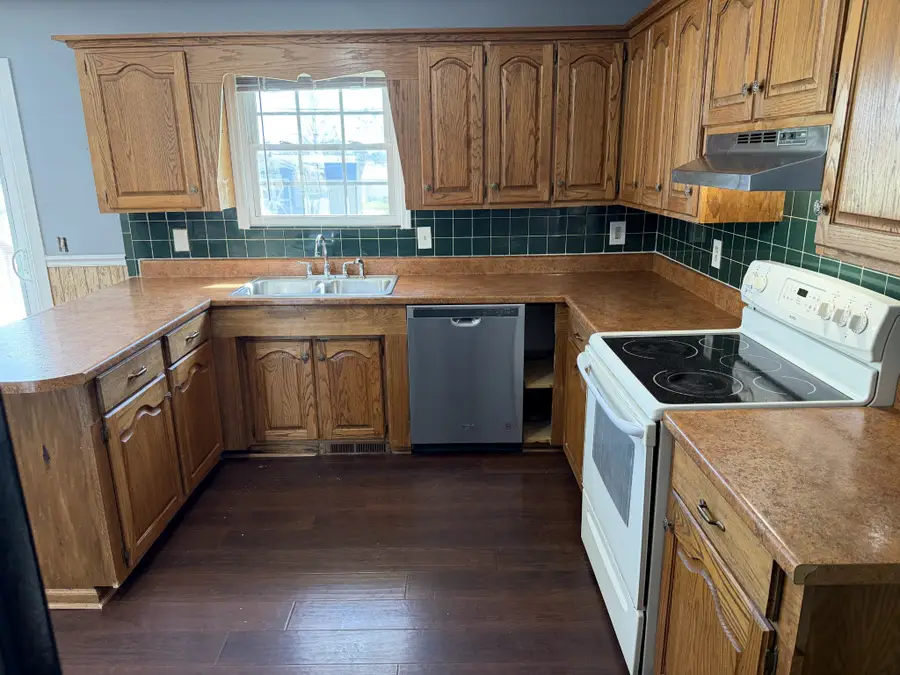 127 Michael Cir, Lawrenceburg, TN 38464 - #3