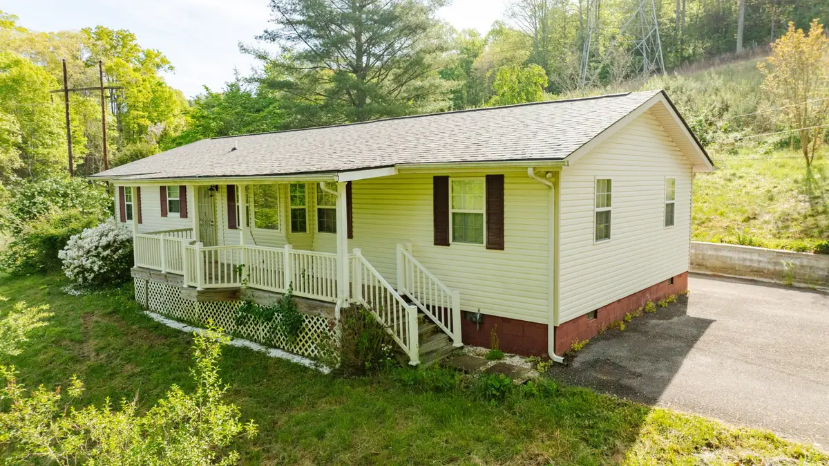 120 Huckleberry Ln, Rocky Top, TN 37769 - #1