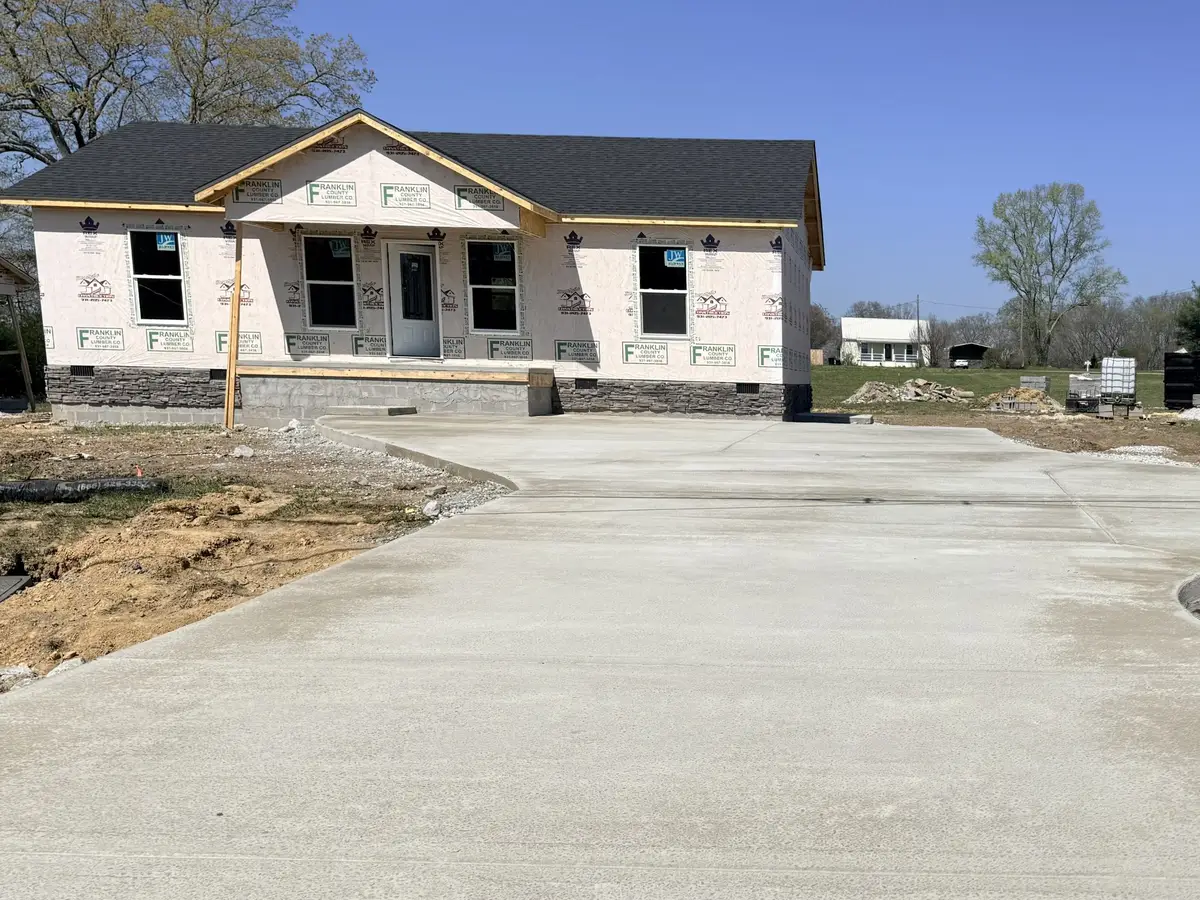 2315 E Lincoln St, Tullahoma, TN 37388 - #1