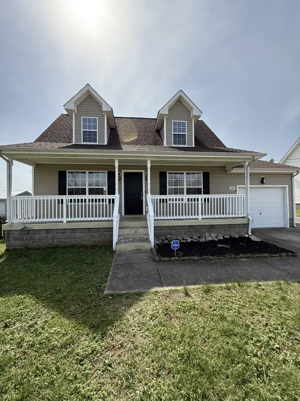 220 Senator Dr, Clarksville, TN 37042