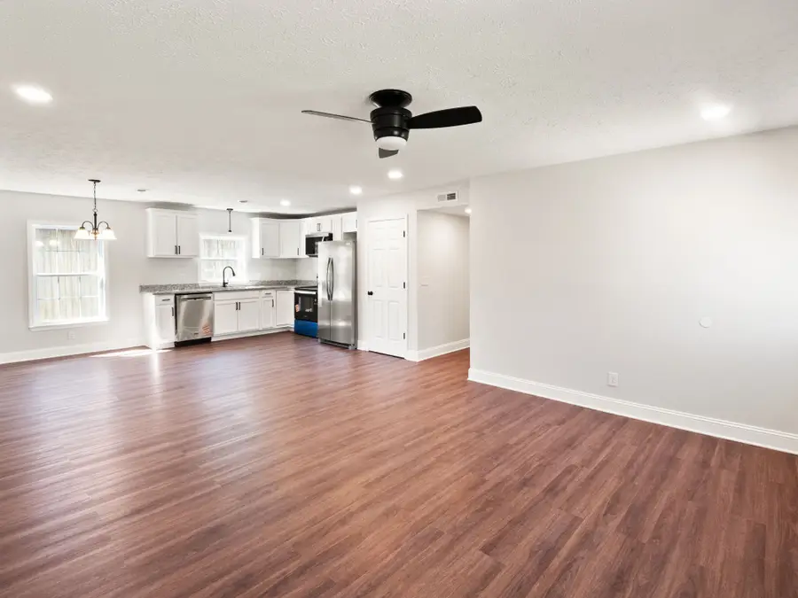 1401 Barberry Pl, Hopkinsville, KY 42240 - #2