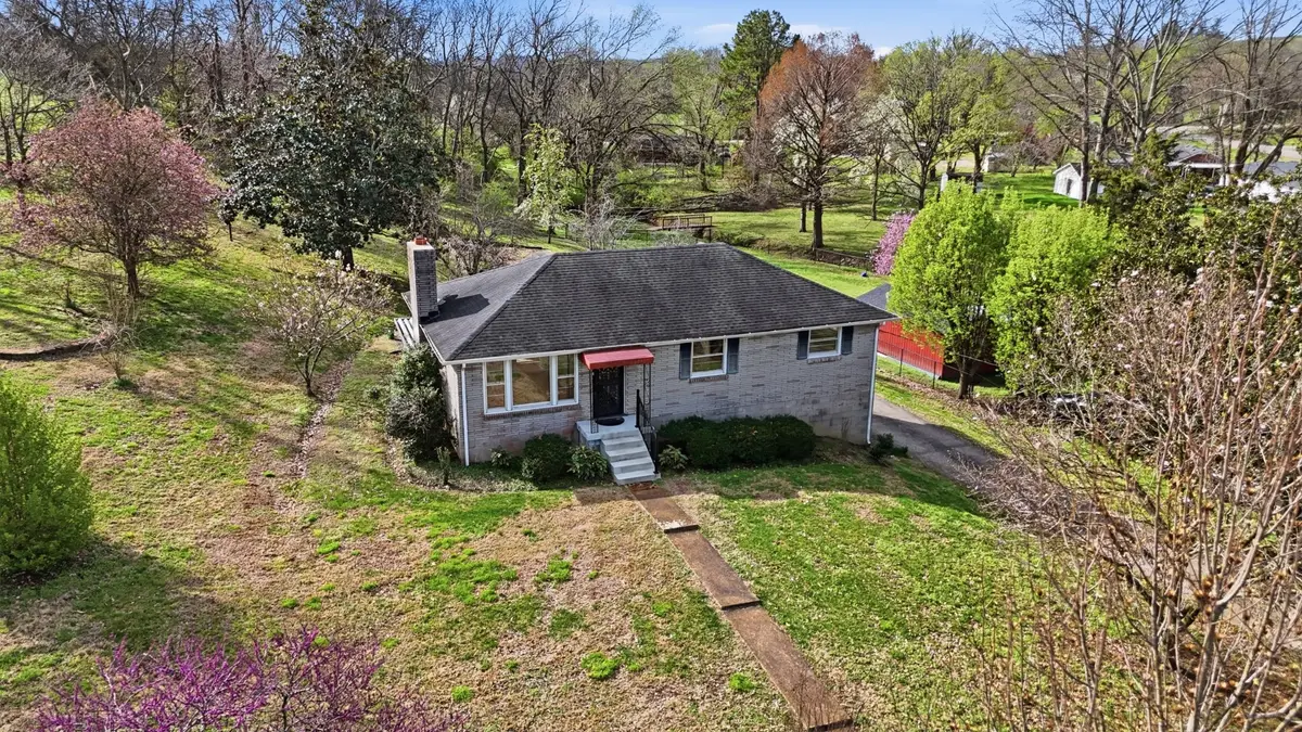 3921 Banbury Dr E, Nashville, TN 37207 - #1