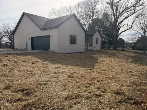 523 Old Hopkinsville Rd, Cadiz, KY 42211 - #1