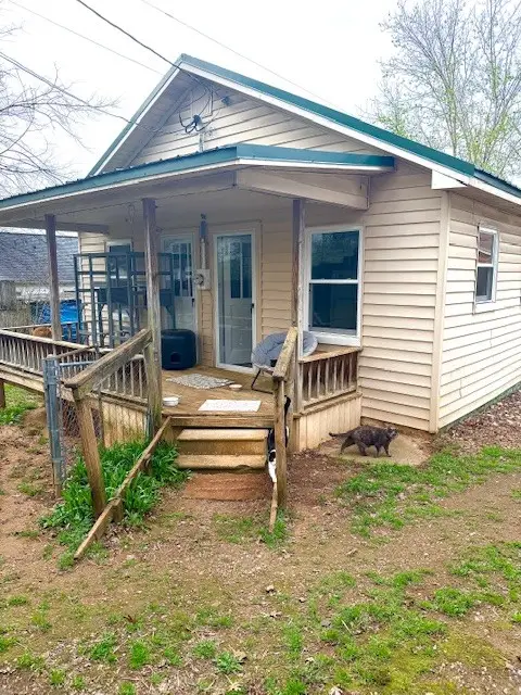 910 College St W, Fayetteville, TN 37334 - #3