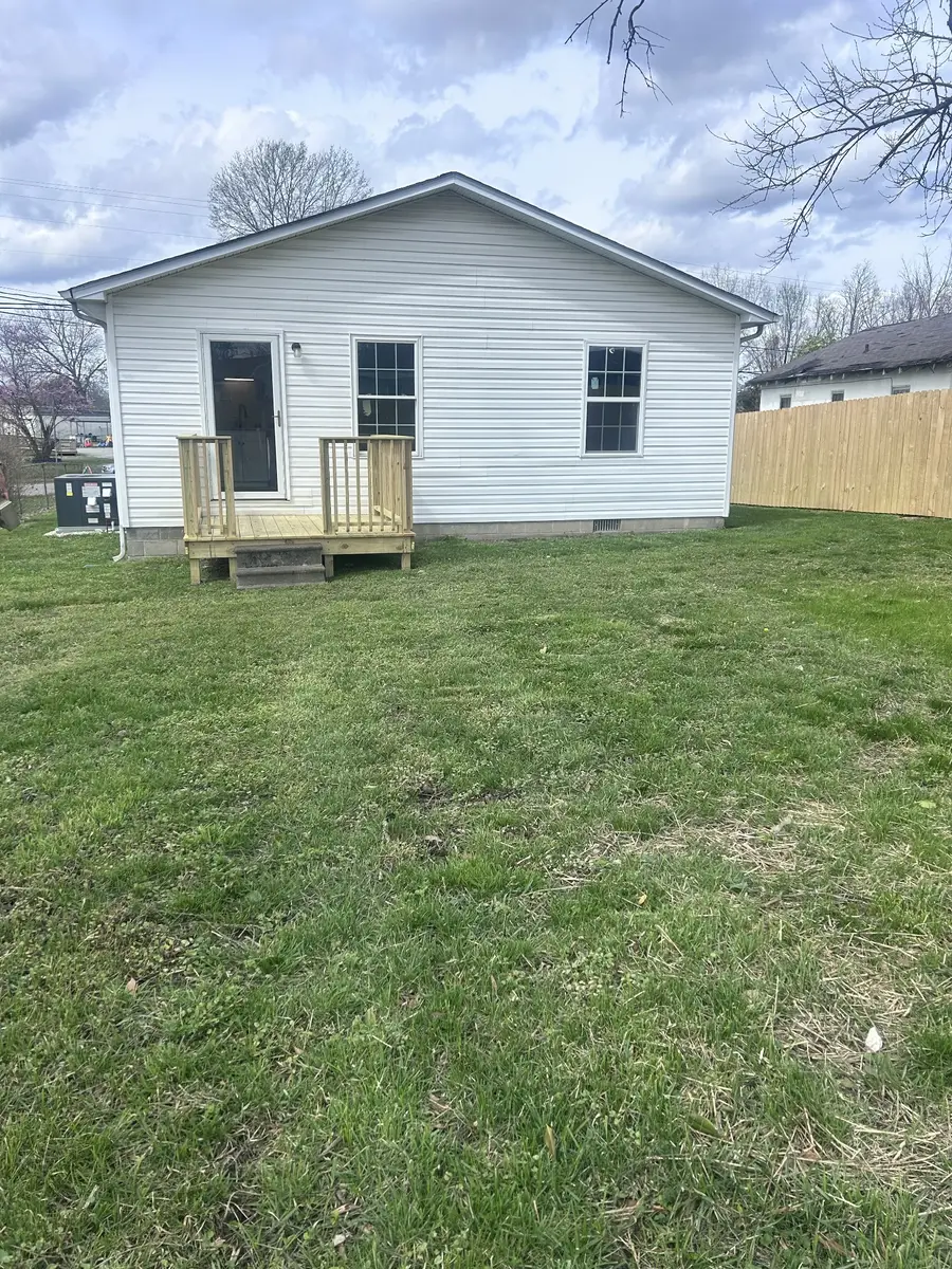 611 Park Ave, Manchester, TN 37355 - #3