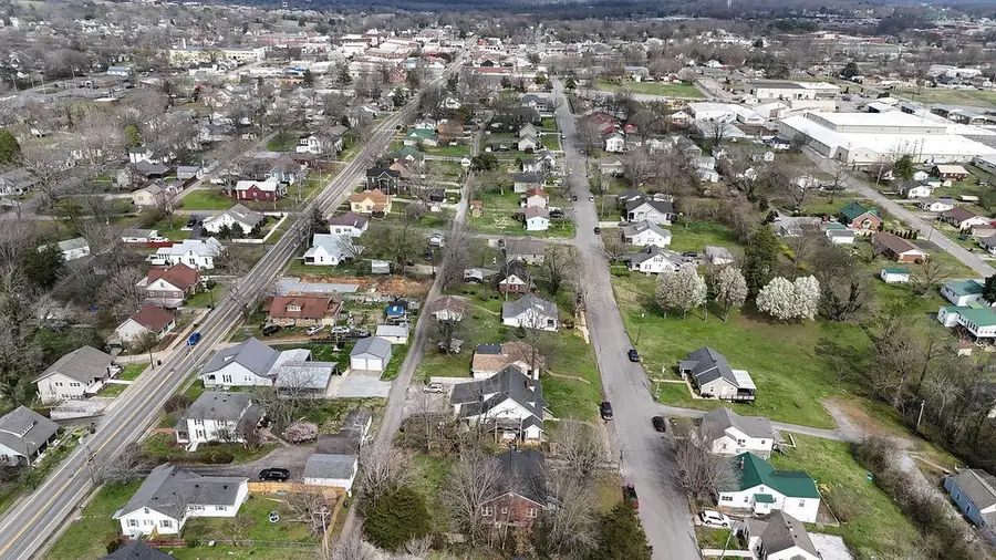 420 High St, Dickson, TN 37055 - #2