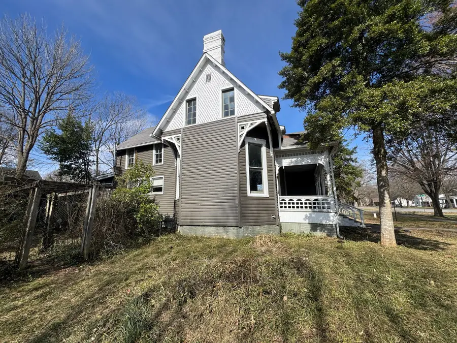 215 N Washington St, Tullahoma, TN 37388 - #2