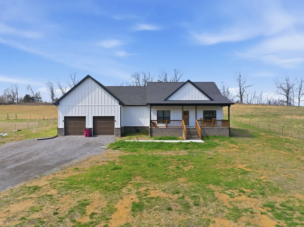 638 Howell Rd, Westmoreland, TN 37186 - #1