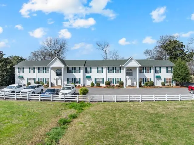 710 Whitthorne St, Shelbyville, TN 37160 - #3