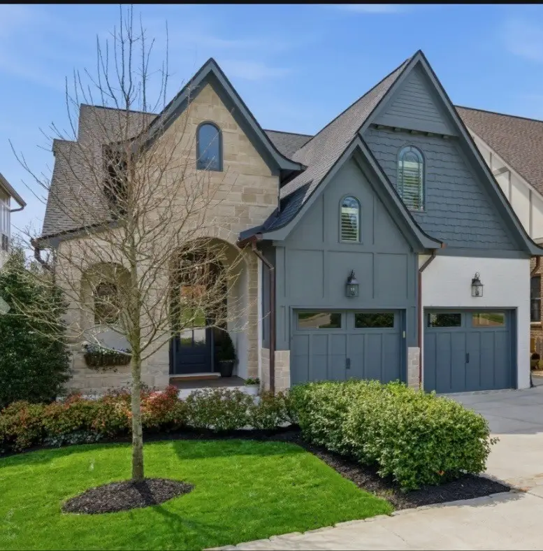 1737 Hillmont Dr, Nashville, TN 37215 - #1