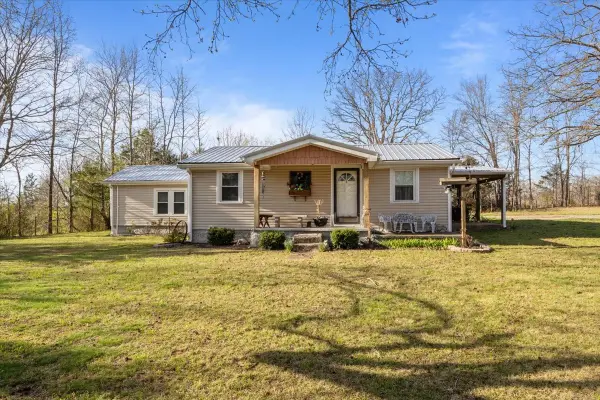 1515 Hayshed Rd, Charlotte, TN 37036