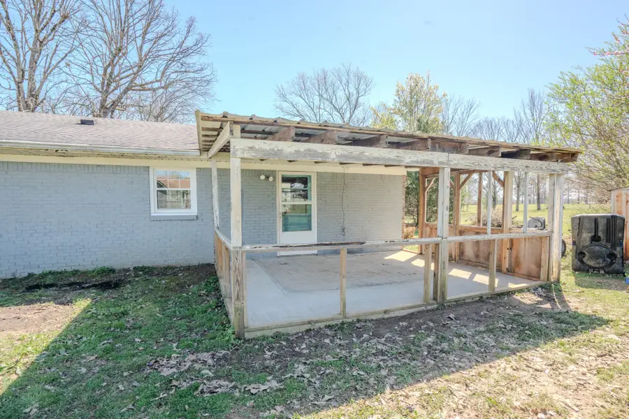 705 N Military St, Loretto, TN 38469 - #3