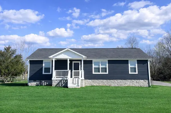 1041 Twin Creek Rd, Charlotte, TN 37036