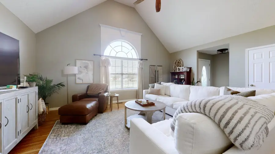 205 Gladys Dr, Shelbyville, TN 37160 - #2