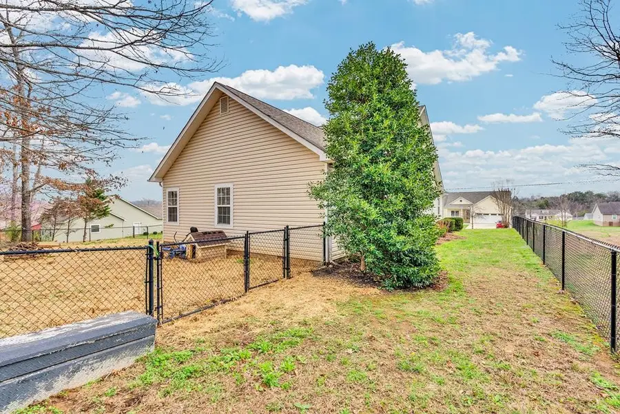 821 Honeysuckle Ln, Sparta, TN 38583 - #3
