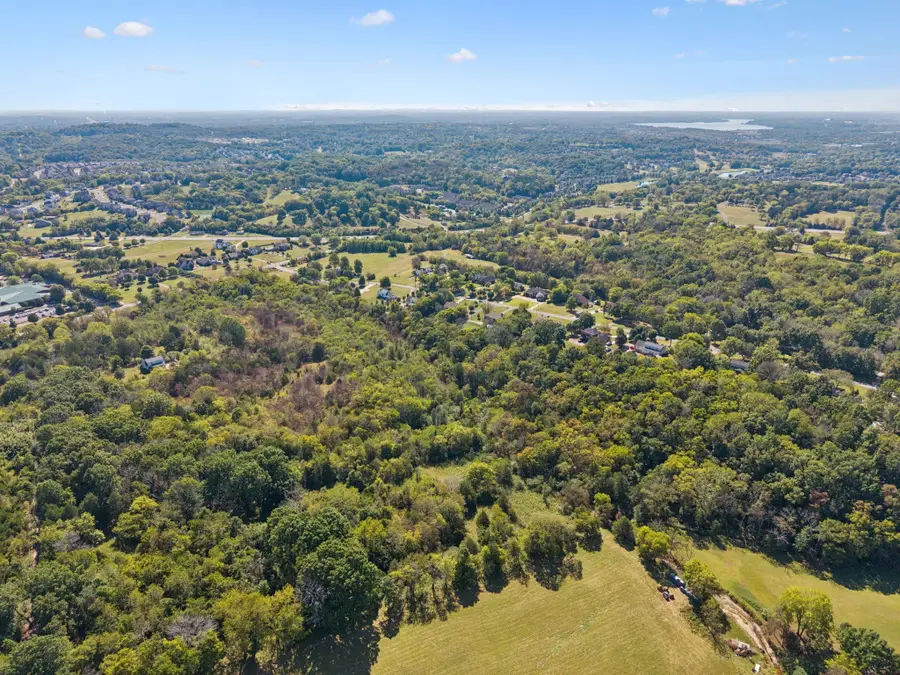 1043 Madison Creek Rd, Goodlettsville, TN 37072 - #2