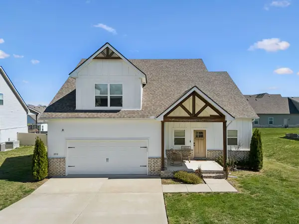 202 Finch Dr, La Vergne, TN 37086