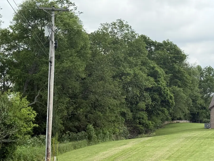 1024 Peak Dr, Castalian Springs, TN 37031 - #2