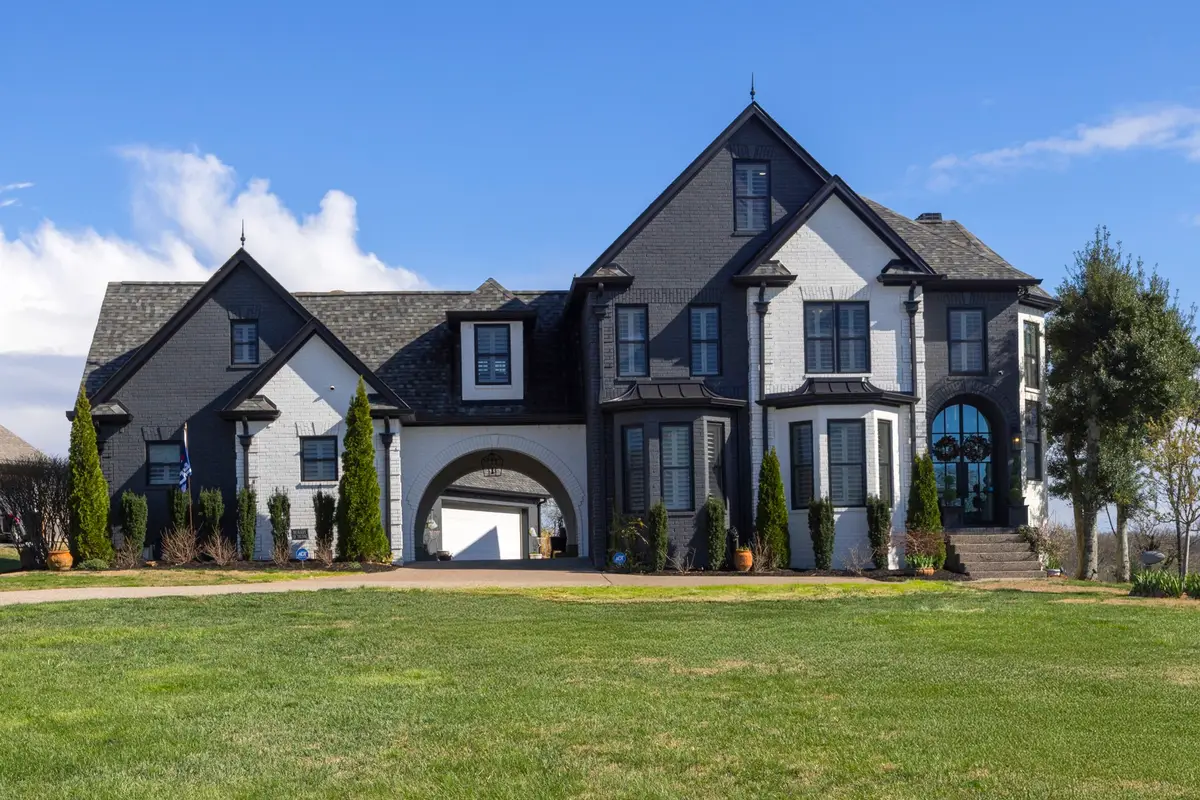 2011 Dorchester Dr, Lebanon, TN 37090 - #1