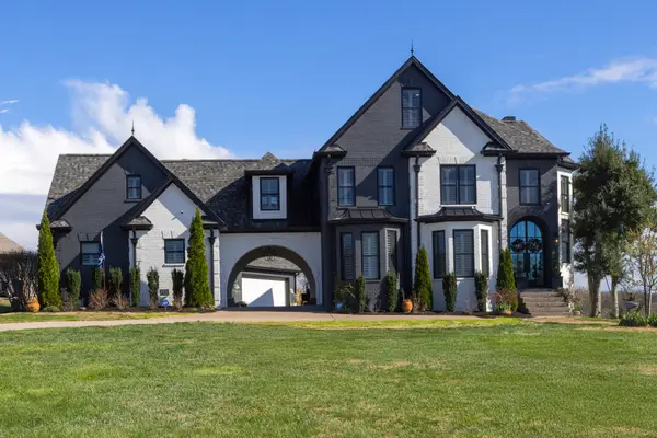 2011 Dorchester Dr, Lebanon, TN 37090