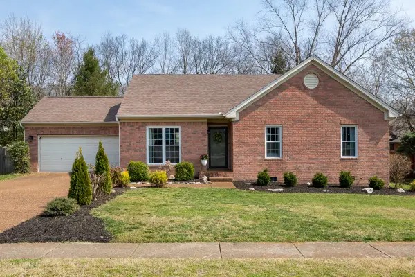 614 Winners Circle Pl, Thompsons Station, TN 37179