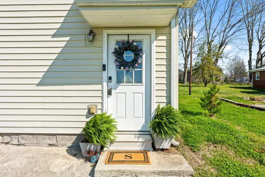 525 Sharp Springs Rd, Winchester, TN 37398 - #3