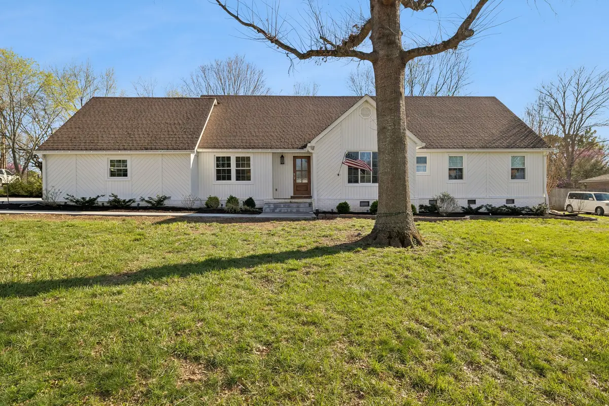 1437 Twin Feather Dr, Murfreesboro, TN 37129 - #1