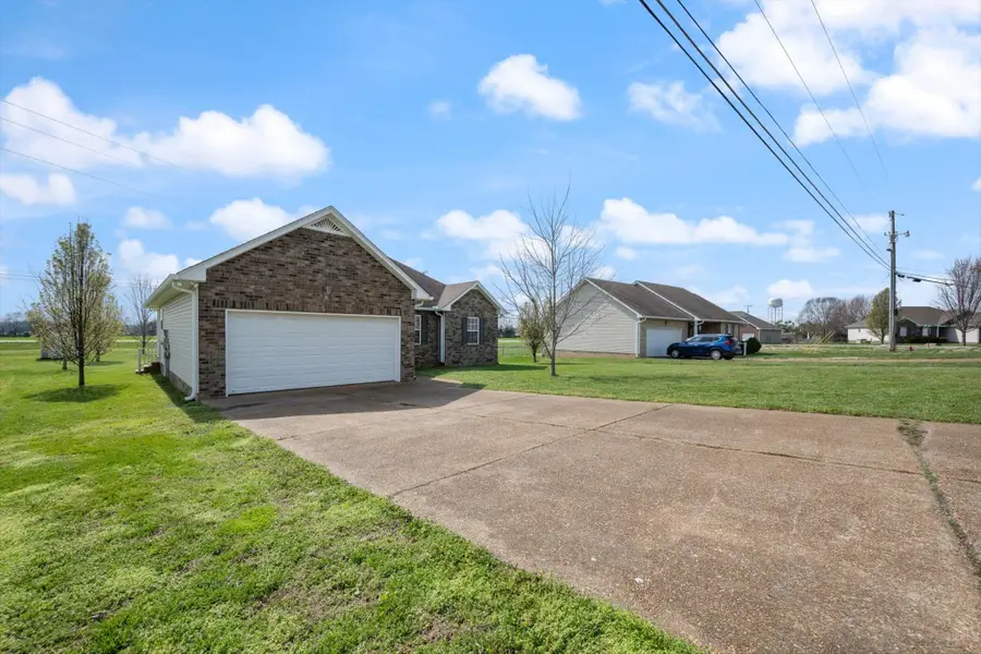 112 Beaver Creek Dr, Portland, TN 37148 - #2