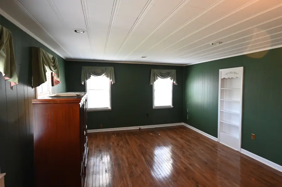 239 Brooklyn Ave, Linden, TN 37096 - #2