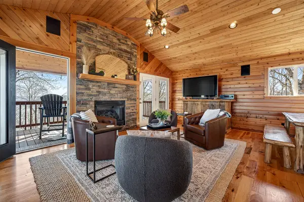 300 Crest Dr, Smithville, TN 37166