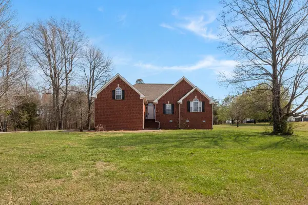 1250 Old East Side Rd, Burns, TN 37029