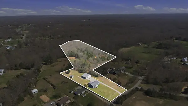 1041 Twin Creek Rd, Charlotte, TN 37036