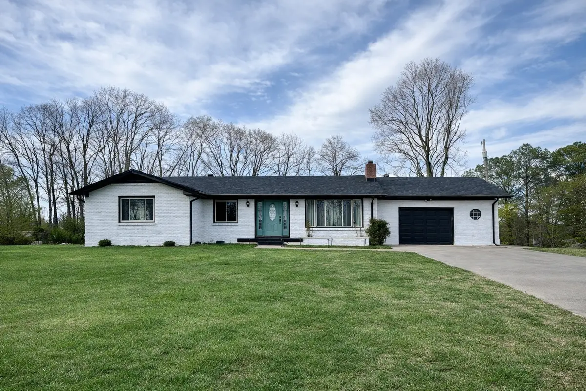 403 Old Trenton Rd, Clarksville, TN 37040 - #1