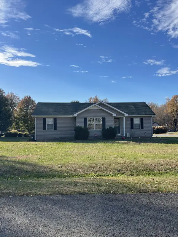 135 Leigh Anna Cir, Lafayette, TN 37083